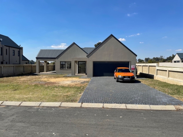 Amazing opportunity in the sort after Heron Banks Golf estate on the Vaal River