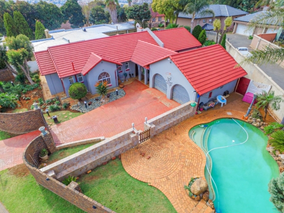 Lovely well maintained home in the heart of Glenvista
