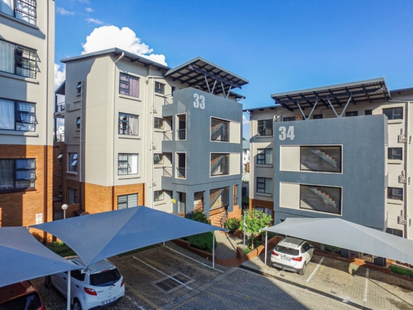 Stunning 3 bedroom apartment for sale in oakdene!