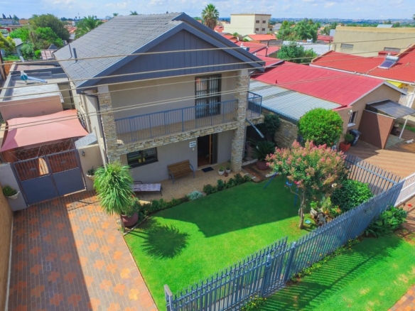 Discover the perfect blend of comfort and security in this immaculate double-storey home