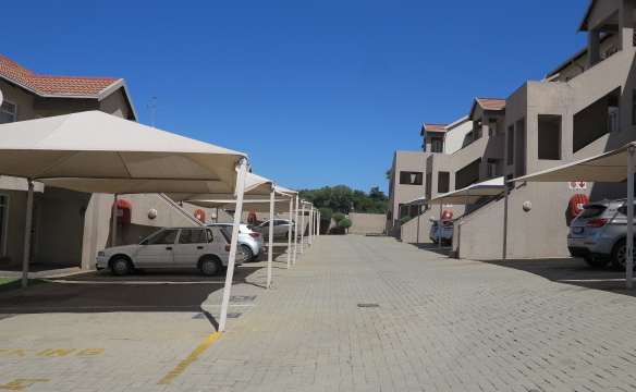 Newly renovated unit available in Waterfield Park Linmeyer