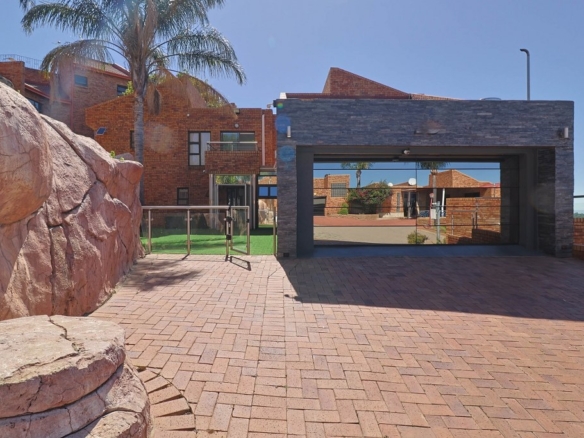 Luxurious and Spacious 4 Bedroom Home