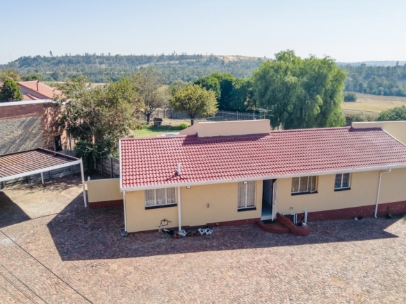 “3 Bedroom, 2 Bathroom House With A Massive Yard “