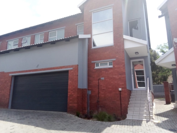 Beautiful Unit With Mountain View, Waiting For You To Move In.