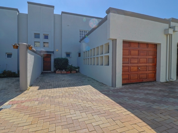 Stunning, well-maintained pet friendly Complex