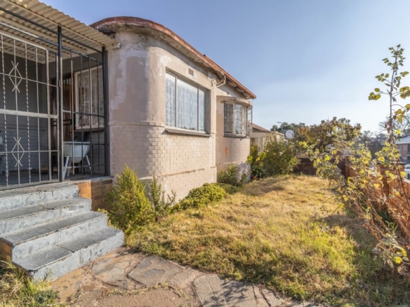 ” Beautiful Property At The Main Road With A Potential For Business Opportunity “