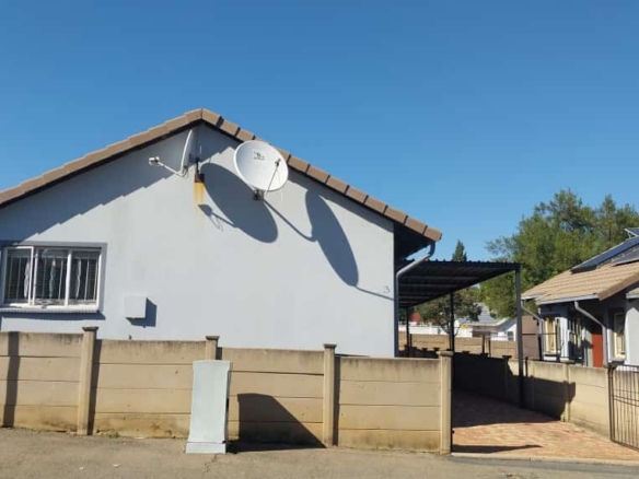 Charming 3 Bedroom House with Garden