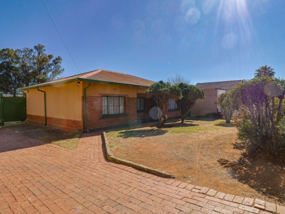 Charming Home in Prime Robertsham Location – A Must-See!