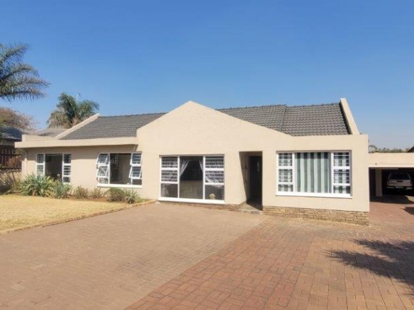 Charming Family Home in Verwoerdpark, Alberton