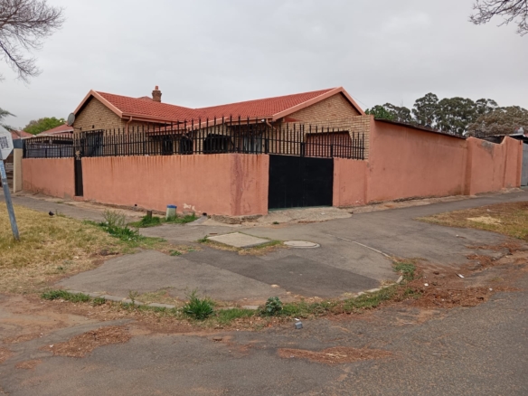 7 Bedroom House For Sale