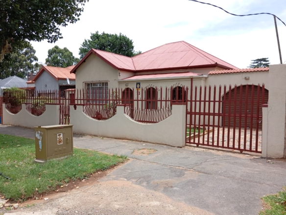 A very Neat 3 Bedroom House in Turfontein