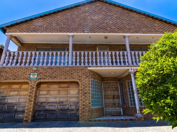 Spacious 7-Bedroom Home with Endless Possibilities!