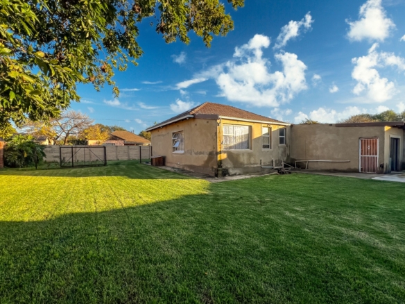 Charming 3-Bedroom Home with Great Potential!