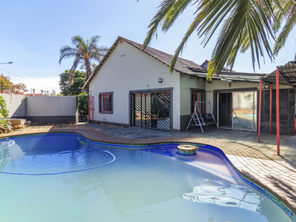 Spacious Family Home with Pool, Covered Braai, and Private Guest Suite